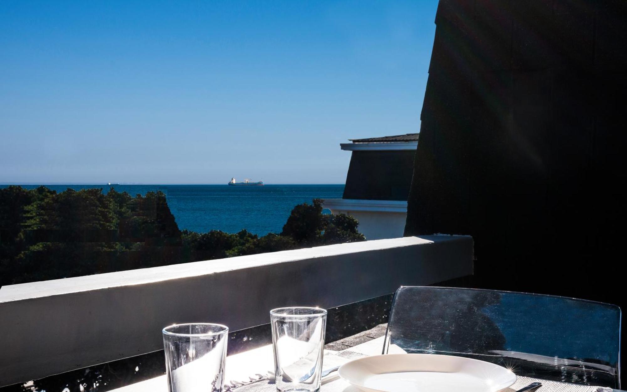 Cascais-Estoril Beachfront Apartments ภายนอก รูปภาพ